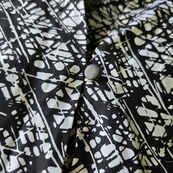ALFANI | 100% Silk Blouse in Abstract Black & White sz 14 - Picture 5 of 7